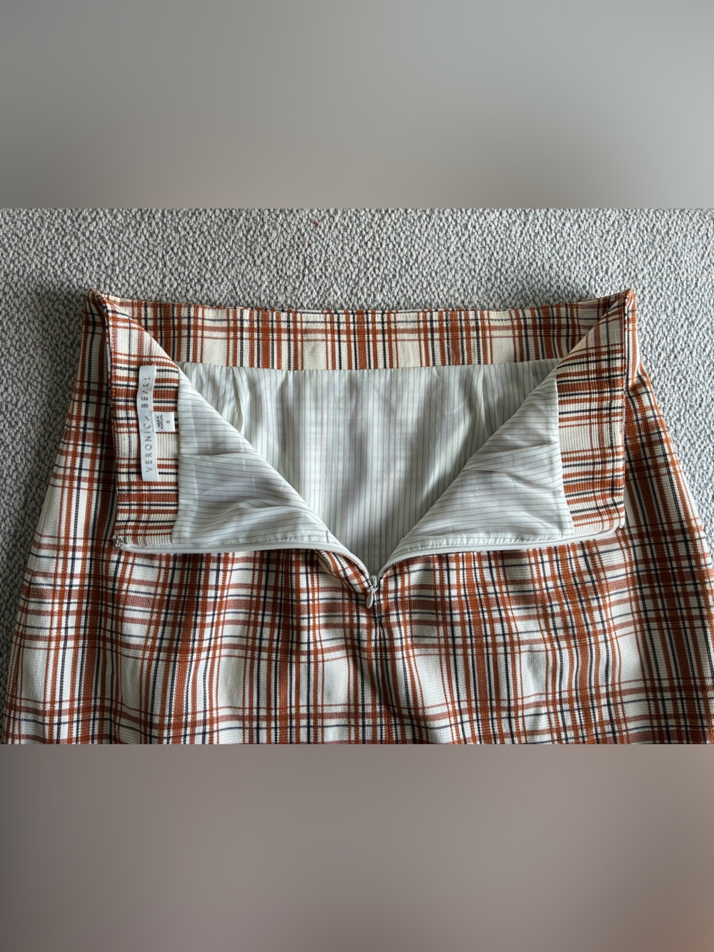 Veronica Beard Roman Plaid
Mini Skirt White Multi Pleated
Size 6 - Picture 9 of 12